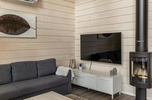 Foto 10 - Casa de 5 quartos em Pelkosenniemi com sauna e vista para a montanha