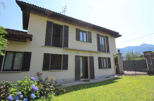 Photo 5 - Maison de 4 chambres à Castelveccana avec piscine privée et jardin