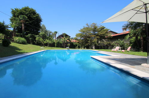 Foto 2 - Casa de 4 habitaciones en Castelveccana con piscina privada y vistas a la montaña