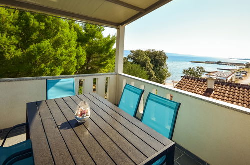 Foto 1 - Apartamento de 2 quartos em Pašman com jardim e vistas do mar