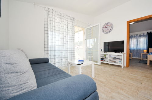 Foto 5 - Apartamento de 2 quartos em Pašman com jardim e vistas do mar