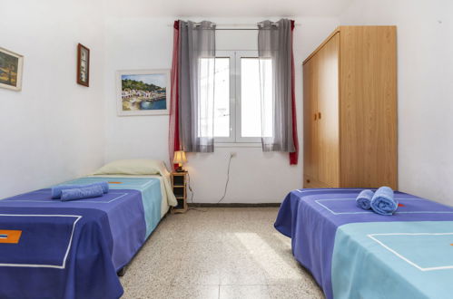 Foto 5 - Appartamento con 2 camere da letto a l'Escala con terrazza e vista mare