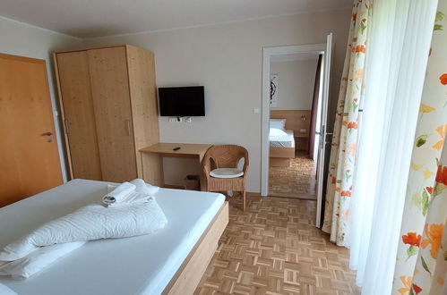 Foto 4 - Appartamento con 2 camere da letto a Velden am Wörther See con giardino e vista sulle montagne