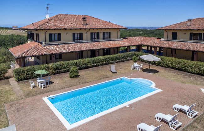 Casa de 8 quartos em Mombaruzzo com piscina e jardim - Foto 1