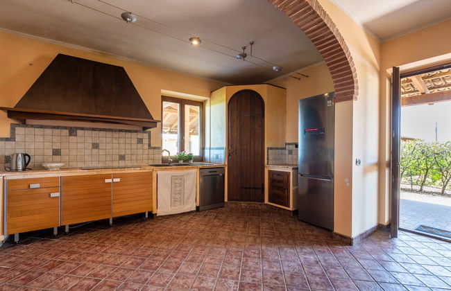 Casa de 8 quartos em Mombaruzzo com piscina e jardim - Foto 9
