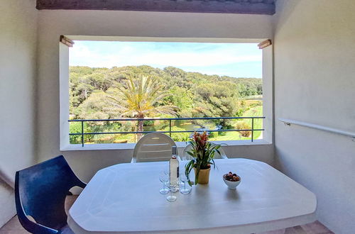 Photo 32 - 2 bedroom Apartment in Six-Fours-les-Plages with swimming pool and garden