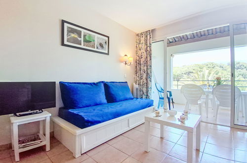Photo 33 - 2 bedroom Apartment in Six-Fours-les-Plages with swimming pool and garden