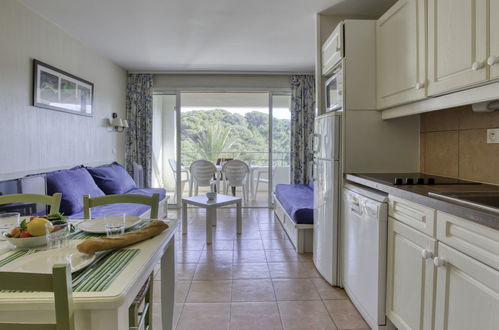 Foto 4 - Apartamento de 2 quartos em Six-Fours-les-Plages com piscina e vistas do mar