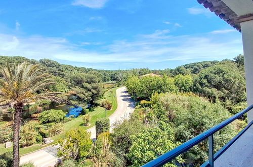 Photo 26 - 2 bedroom Apartment in Six-Fours-les-Plages with swimming pool and garden