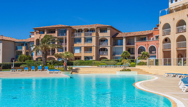 Photo 1 - 2 bedroom Apartment in Six-Fours-les-Plages with swimming pool and garden