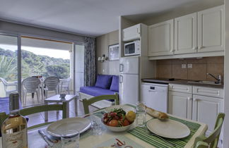 Foto 3 - Apartamento de 2 quartos em Six-Fours-les-Plages com piscina e jardim