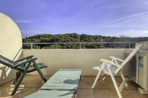 Photo 22 - 2 bedroom Apartment in Six-Fours-les-Plages with swimming pool and sea view