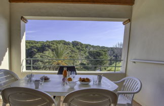 Photo 2 - Appartement de 2 chambres à Six-Fours-les-Plages avec piscine et vues à la mer