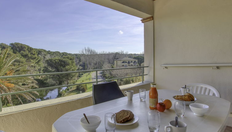 Photo 1 - 2 bedroom Apartment in Six-Fours-les-Plages with swimming pool and sea view