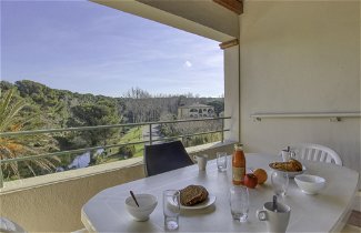 Photo 1 - 2 bedroom Apartment in Six-Fours-les-Plages with swimming pool and sea view