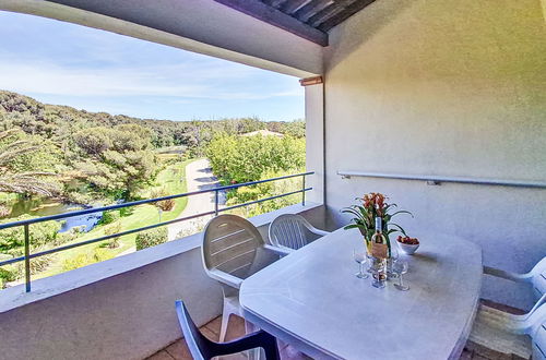 Photo 27 - 2 bedroom Apartment in Six-Fours-les-Plages with swimming pool and garden