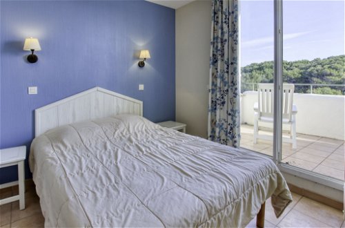 Foto 13 - Apartamento de 2 quartos em Six-Fours-les-Plages com piscina e vistas do mar