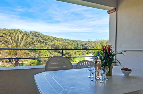 Photo 20 - 2 bedroom Apartment in Six-Fours-les-Plages with swimming pool and garden