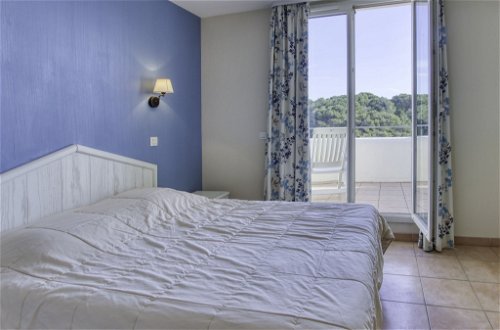 Foto 14 - Apartamento de 2 quartos em Six-Fours-les-Plages com piscina e vistas do mar