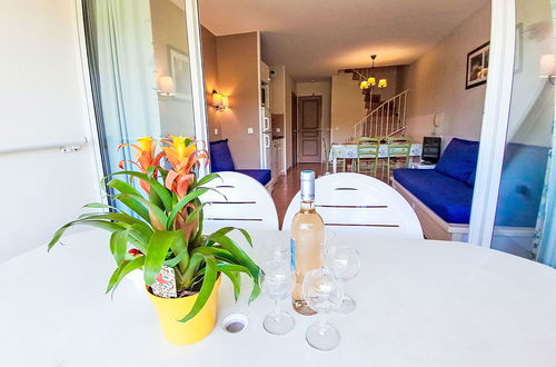 Photo 3 - 2 bedroom Apartment in Six-Fours-les-Plages with swimming pool and garden