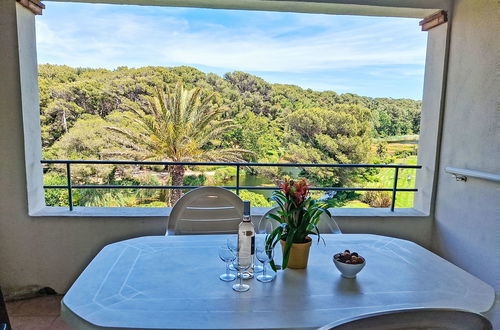 Photo 21 - 2 bedroom Apartment in Six-Fours-les-Plages with swimming pool and garden