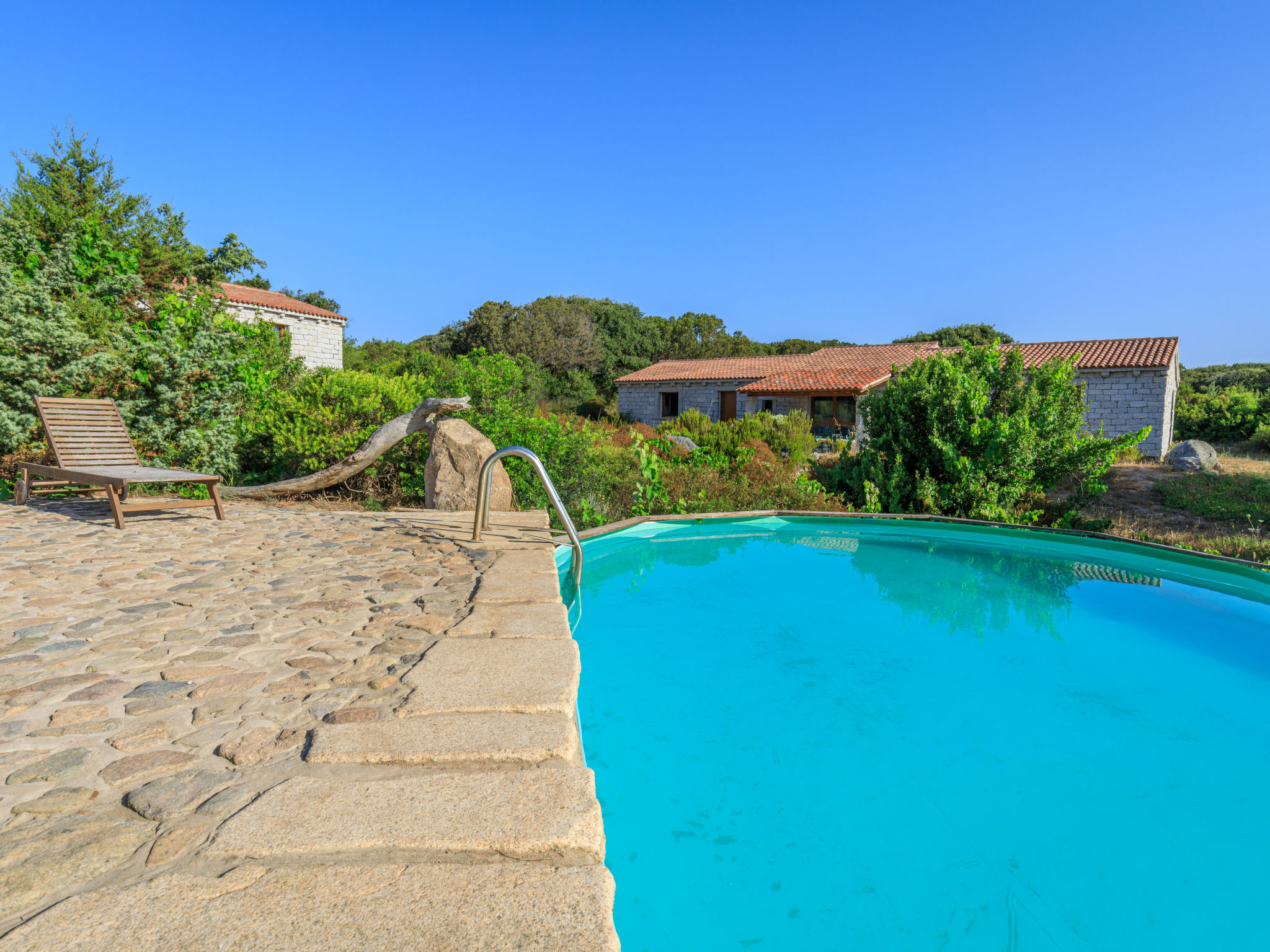 Foto 17 - Haus mit 1 Schlafzimmer in Badesi mit schwimmbad und blick aufs meer