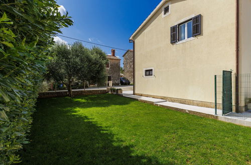 Foto 32 - Casa con 5 camere da letto a Višnjan con piscina privata e giardino