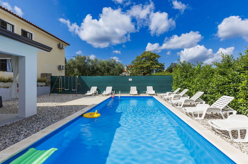 Foto 10 - Casa con 5 camere da letto a Višnjan con piscina privata e giardino