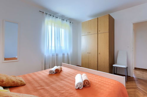 Foto 30 - Casa con 5 camere da letto a Višnjan con piscina privata e vista mare