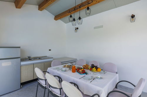 Foto 12 - Casa con 5 camere da letto a Višnjan con piscina privata e giardino
