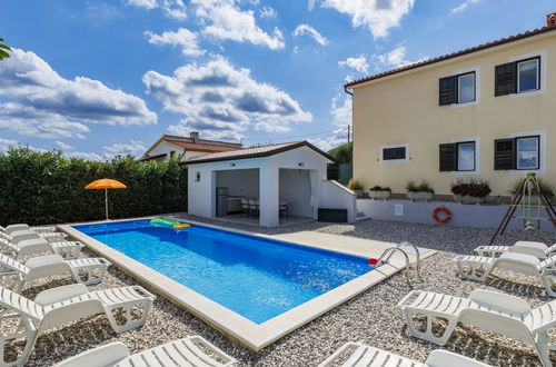 Foto 2 - Casa con 5 camere da letto a Višnjan con piscina privata e giardino