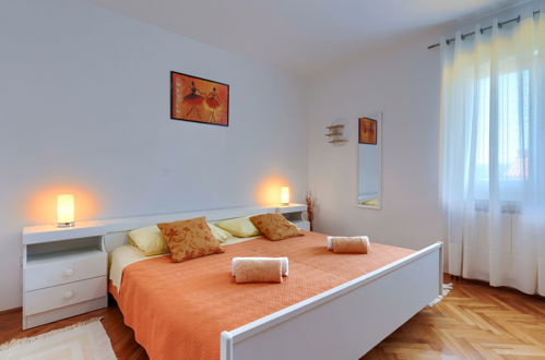 Foto 29 - Casa con 5 camere da letto a Višnjan con piscina privata e vista mare