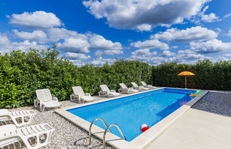 Photo 1 - 5 bedroom House in Višnjan with private pool and garden