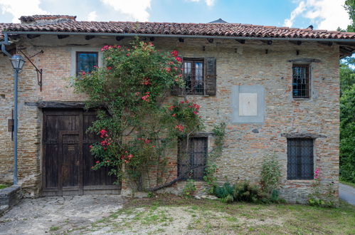 Photo 56 - Maison de 5 chambres à Trezzo Tinella avec piscine privée et jardin