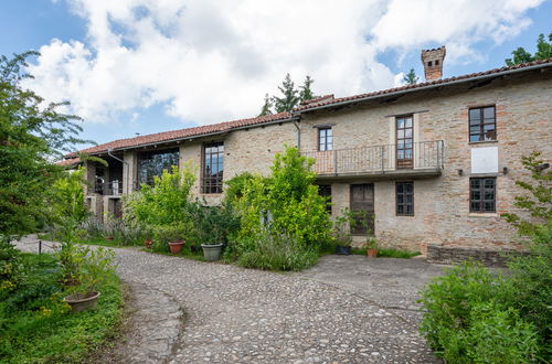 Photo 34 - Maison de 5 chambres à Trezzo Tinella avec piscine privée et jardin