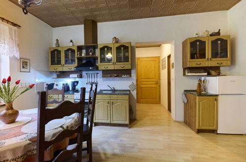 Foto 11 - Haus mit 2 Schlafzimmern in Zlatá Olešnice mit garten und terrasse