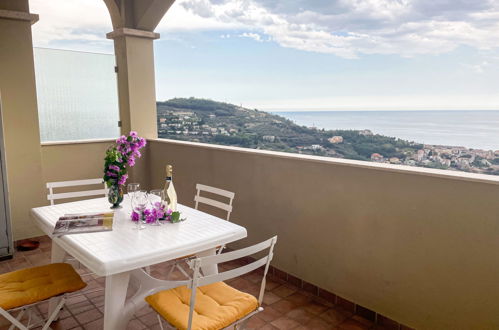 Foto 4 - Apartamento de 2 quartos em Pietra Ligure com terraço e vistas do mar