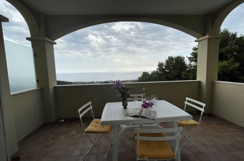 Photo 13 - Appartement de 2 chambres à Pietra Ligure avec terrasse et vues à la mer