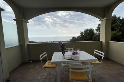 Photo 13 - Appartement de 2 chambres à Pietra Ligure avec jardin et terrasse