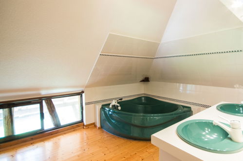 Foto 27 - Casa con 3 camere da letto a La Chapelle-Saint-Sauveur con piscina privata e giardino