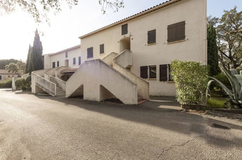 Foto 16 - Apartamento de 2 habitaciones en Cavalaire-sur-Mer con jardín y terraza