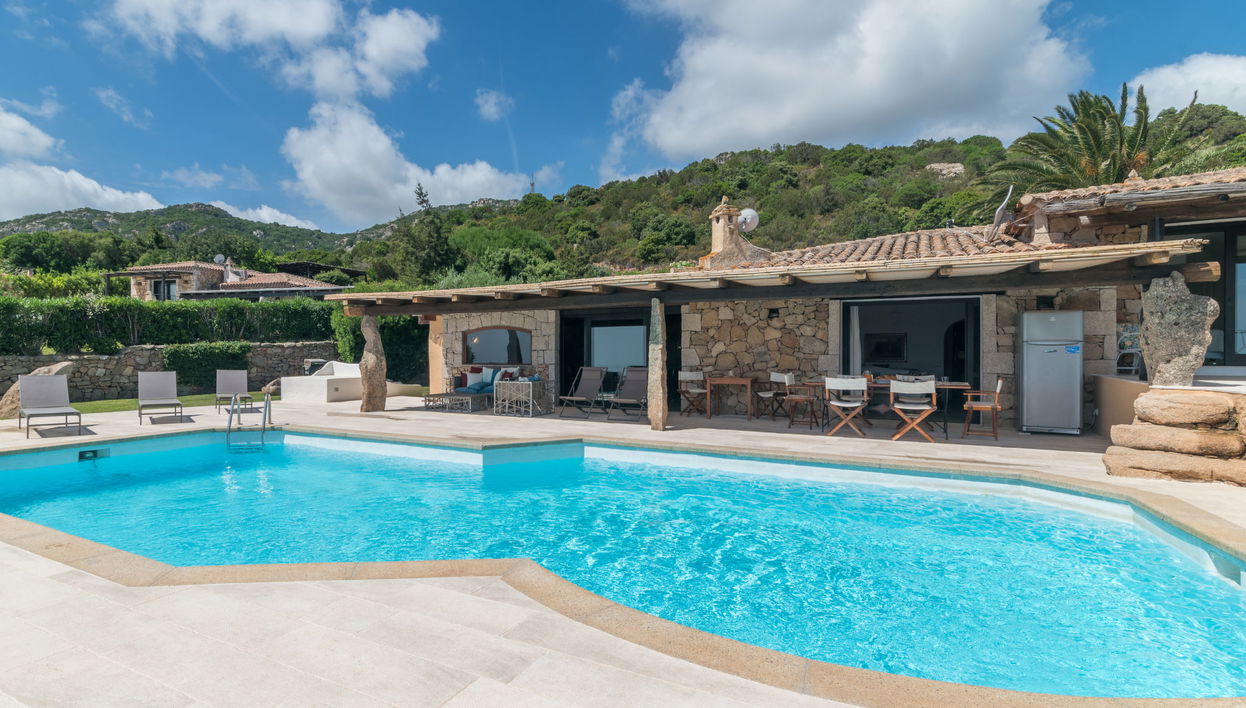 Casa con 5 camere da letto a Arzachena con piscina privata e giardino - Foto 1