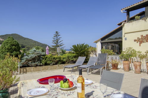 Photo 4 - Appartement de 2 chambres à Saint-Cyr-sur-Mer avec piscine et vues à la mer