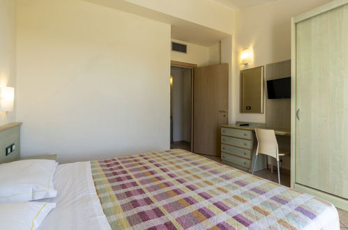 Foto 12 - Appartamento con 1 camera da letto a Imperia con piscina e vista mare