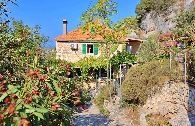 Casa de 4 quartos em Milna com jardim e terraço - Foto 18