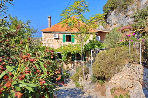 Photo 18 - Maison de 3 chambres à Milna avec jardin et vues à la mer