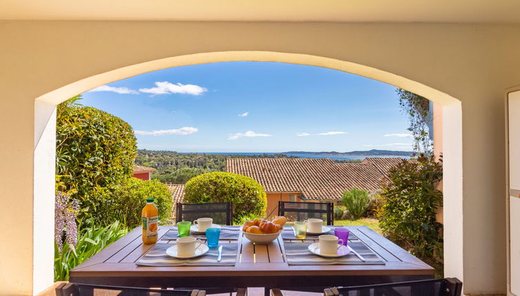 Photo 1 - Appartement de 2 chambres à Grimaud avec piscine et vues à la mer