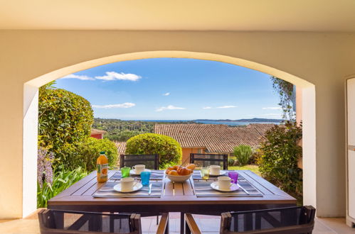 Photo 1 - Appartement de 2 chambres à Grimaud avec piscine et vues à la mer