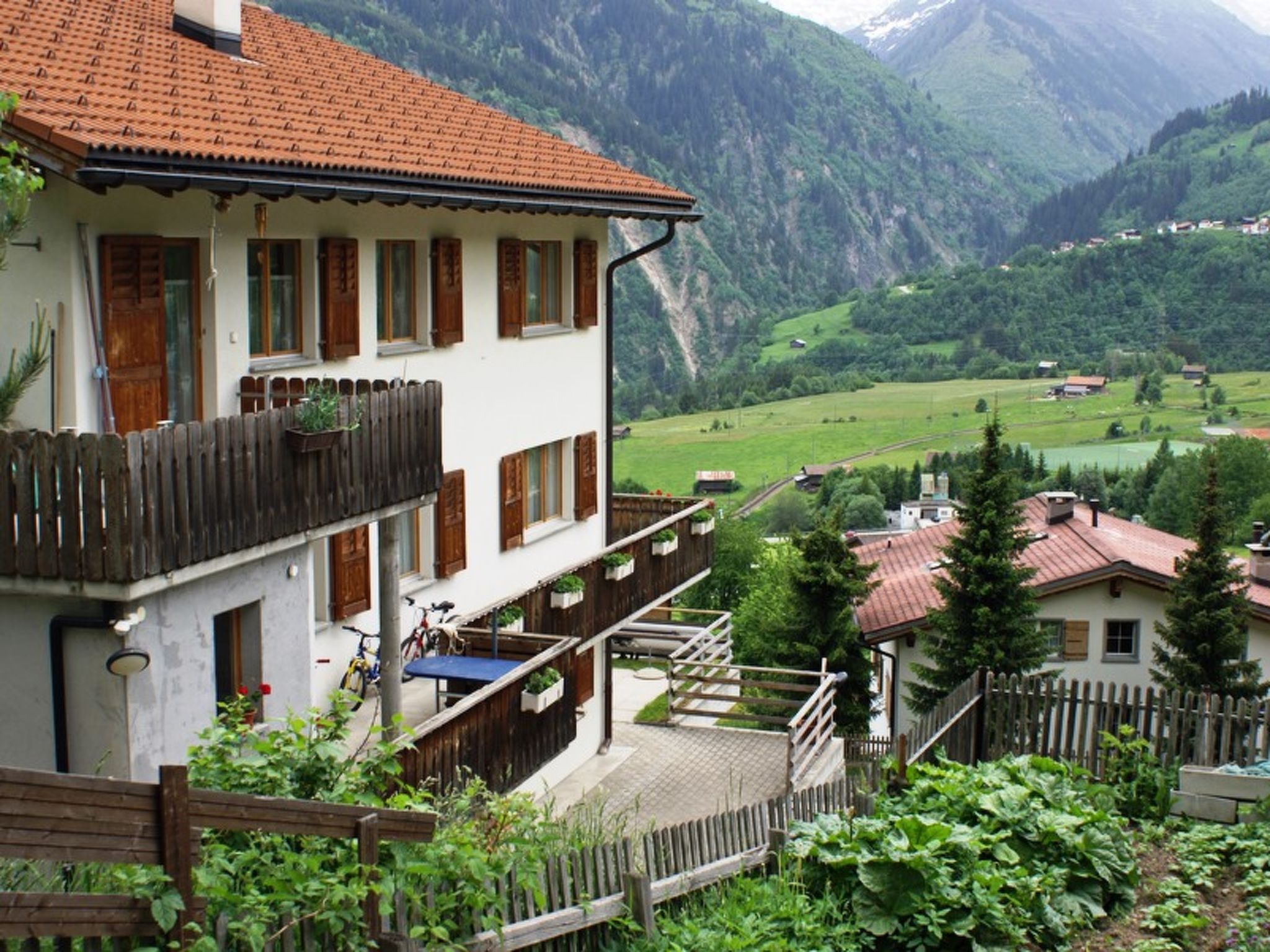 Foto 3 - Apartment mit 2 Schlafzimmern in Disentis/Mustér mit blick auf die berge