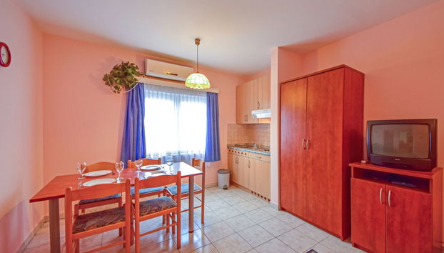 Apartment mit 2 Schlafzimmern in Karlobag mit schwimmbad - Foto 5